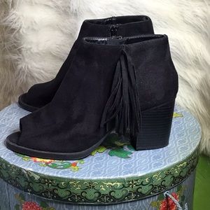 Fringed Peekaboo Booties sz 8.5 Sheikh